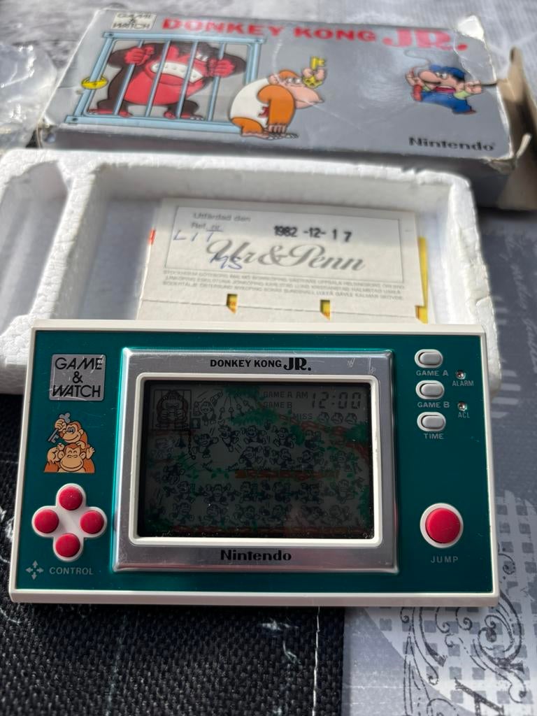 Jeu et montre Nintendo Donkey Kong JR-101 CIB 1982, Enlèvement ou Envoi, Comme neuf