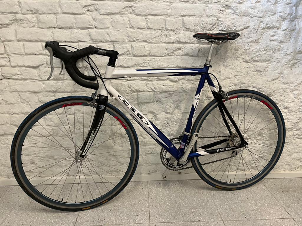 Blauw witte Alu koersfiets C.S.B - maat 54, Fietsen en Brommers, Fietsen | Racefietsen, 28 inch, Gebruikt, Velgrem, Aluminium