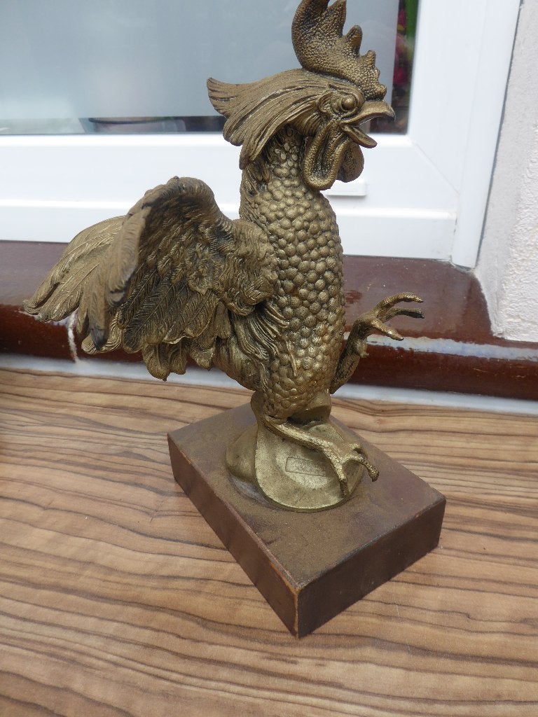 coq en laiton ? 304/A déposé italy ,socle en bois, Antiquités & Art, Antiquités | Bronze & Cuivre, Enlèvement ou Envoi, Cuivre