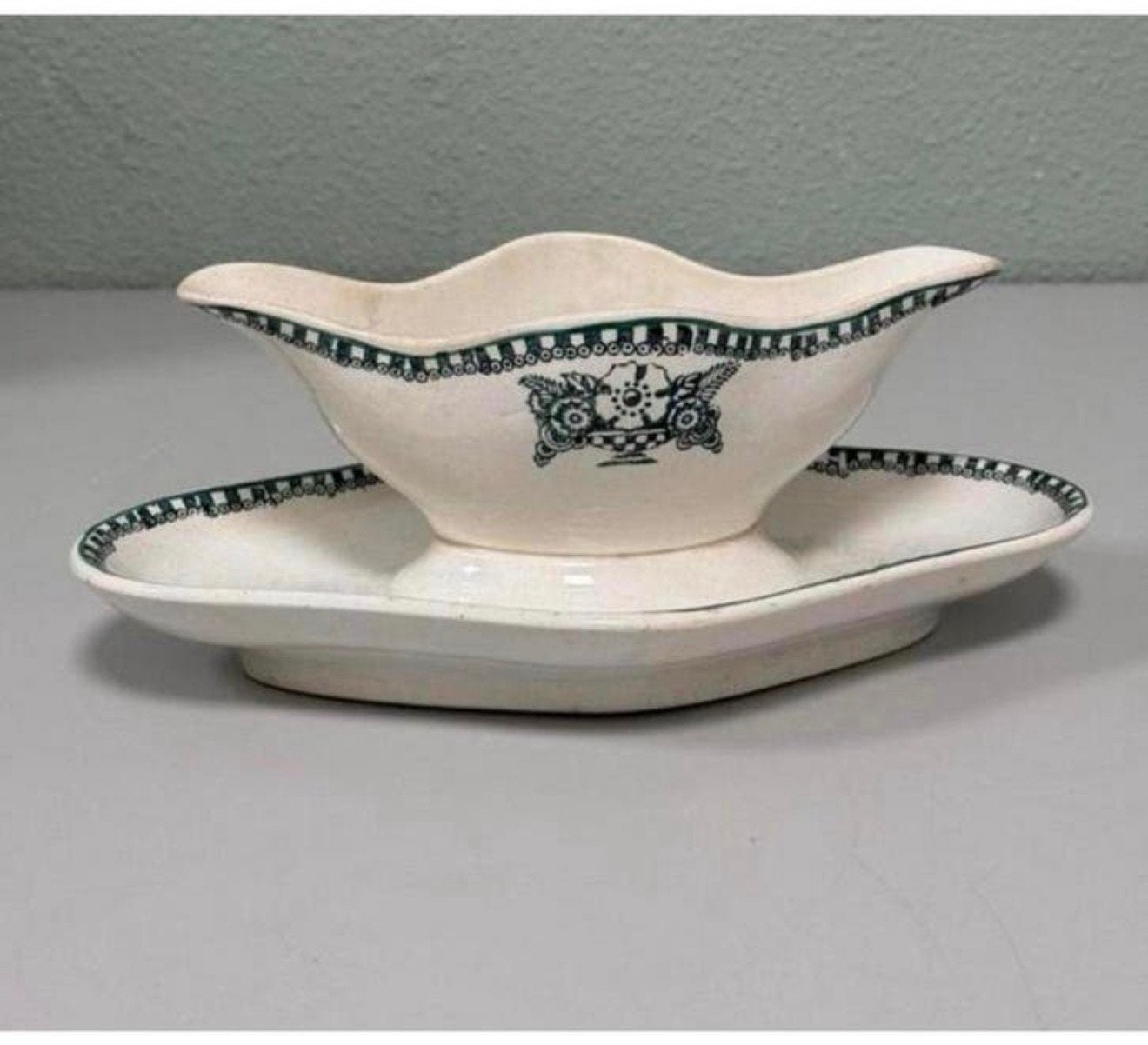 Sauce à sauce ancienne en porcelaine française Saint Amand, Antiquités & Art, Enlèvement ou Envoi