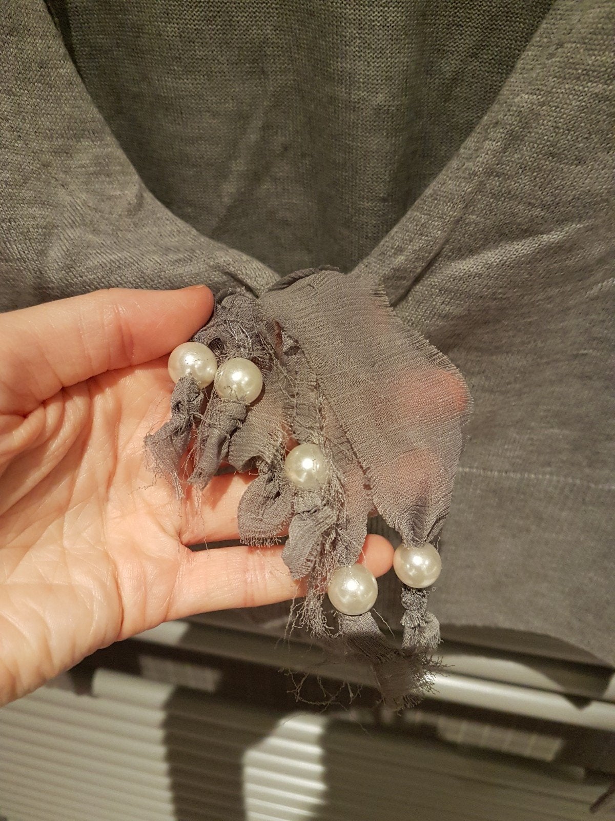 Gilet court gris avec boutons et perles taille S, Gris, Enlèvement ou Envoi, Comme neuf, Zara