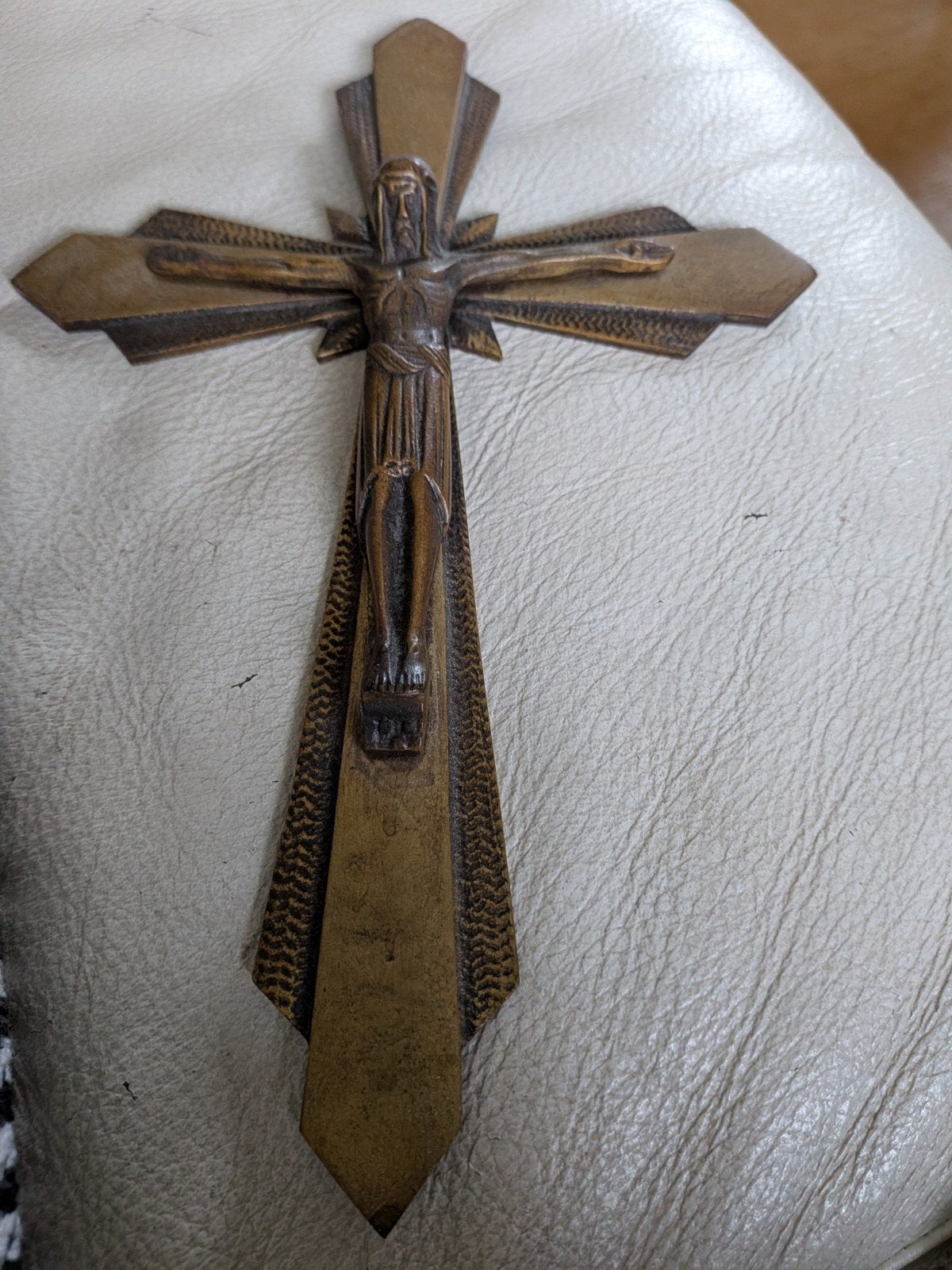 Frans Art Deco Crucifix, gemarkeerd  OR – Brons/Messing, Verzamelen, Ophalen