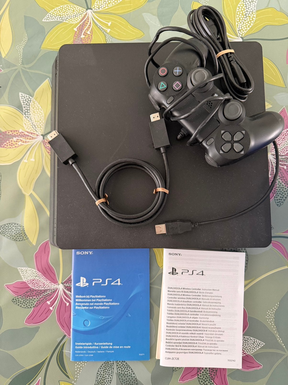 PS4 + 11 spelletjes, Games en Spelcomputers, Games | Sony PlayStation 4, Ophalen, Zo goed als nieuw