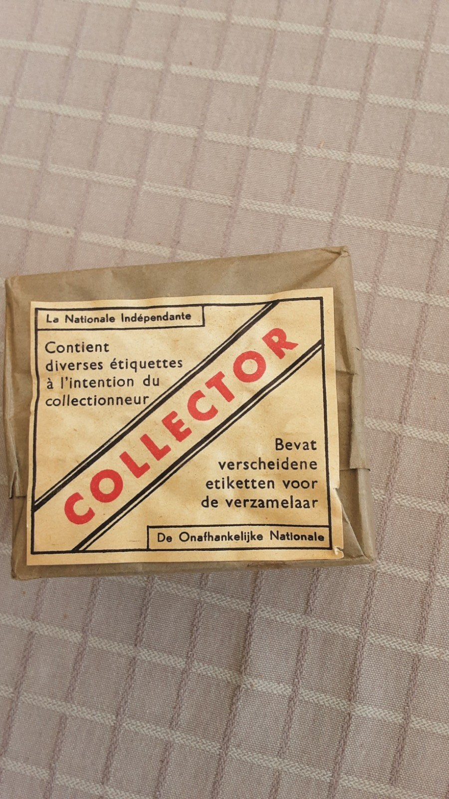 8 anciennes boîtes d'allumettes, Collections, Enlèvement ou Envoi