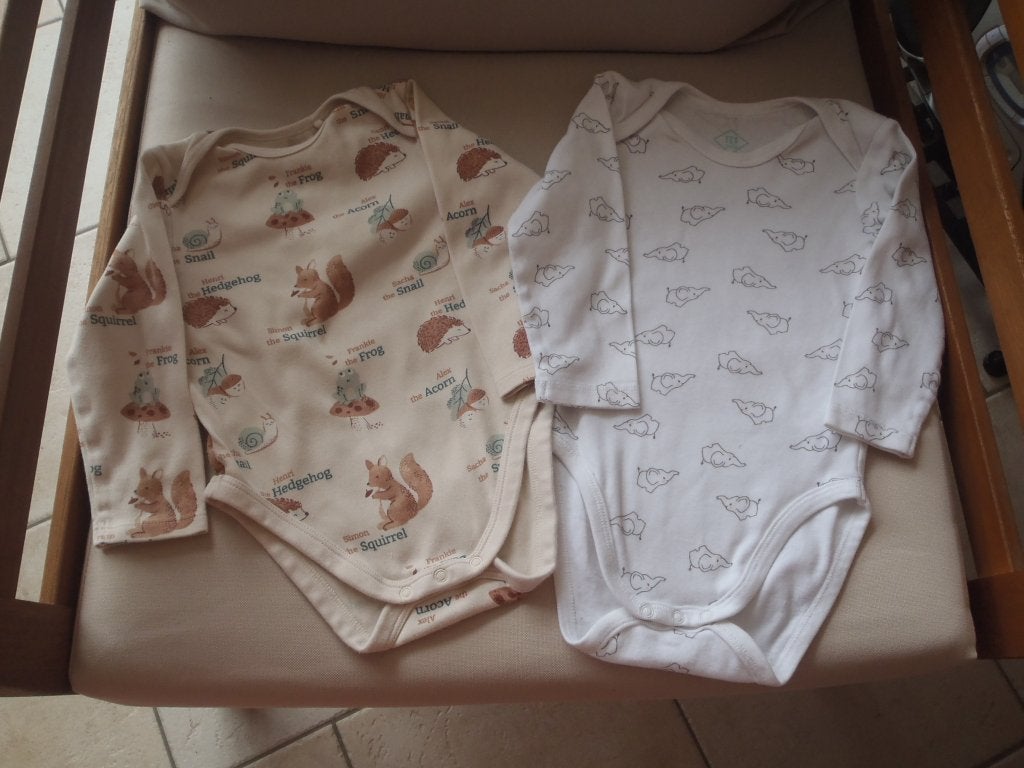 1 set van 2 rompers maat 80, Kinderen en Baby's, Babykleding | Maat 80, Zo goed als nieuw, Jongetje, Nacht- of Onderkleding, Ophalen of Verzenden