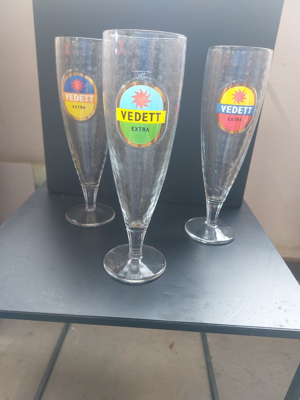 logos colorés Vedett, Enlèvement ou Envoi, Neuf, Verre à bière