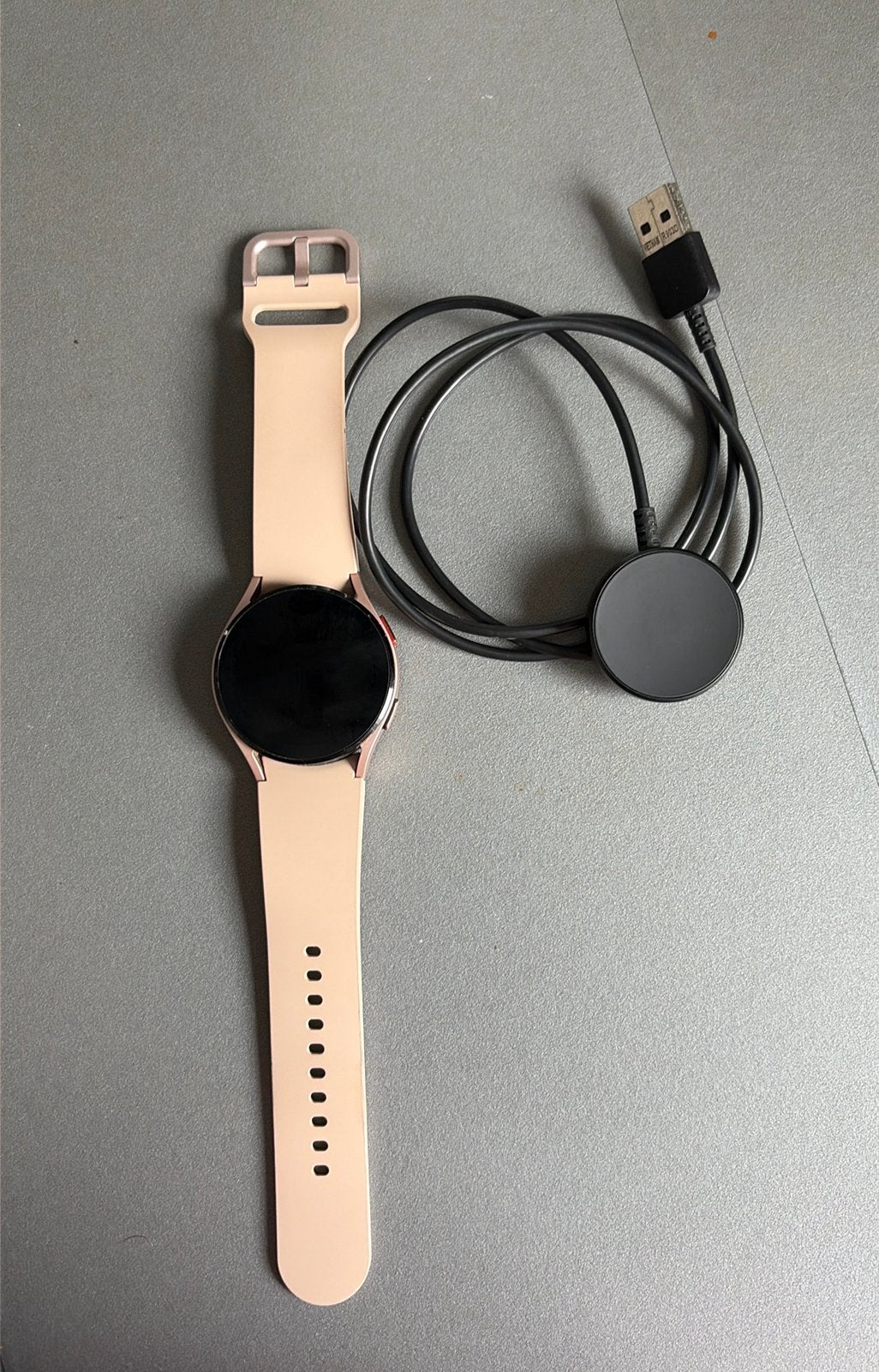 Samsung Galaxy Watch 4 (40mm) in de kleur Pink Gold., Handtassen en Accessoires, Smartwatches, Ophalen, Zo goed als nieuw, Waterdicht