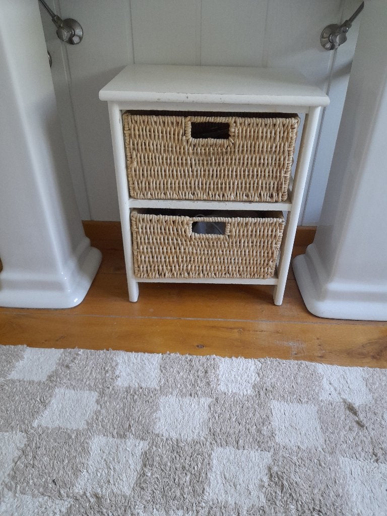Wit houten kastje met 2 rieten manden, Ophalen, Gebruikt