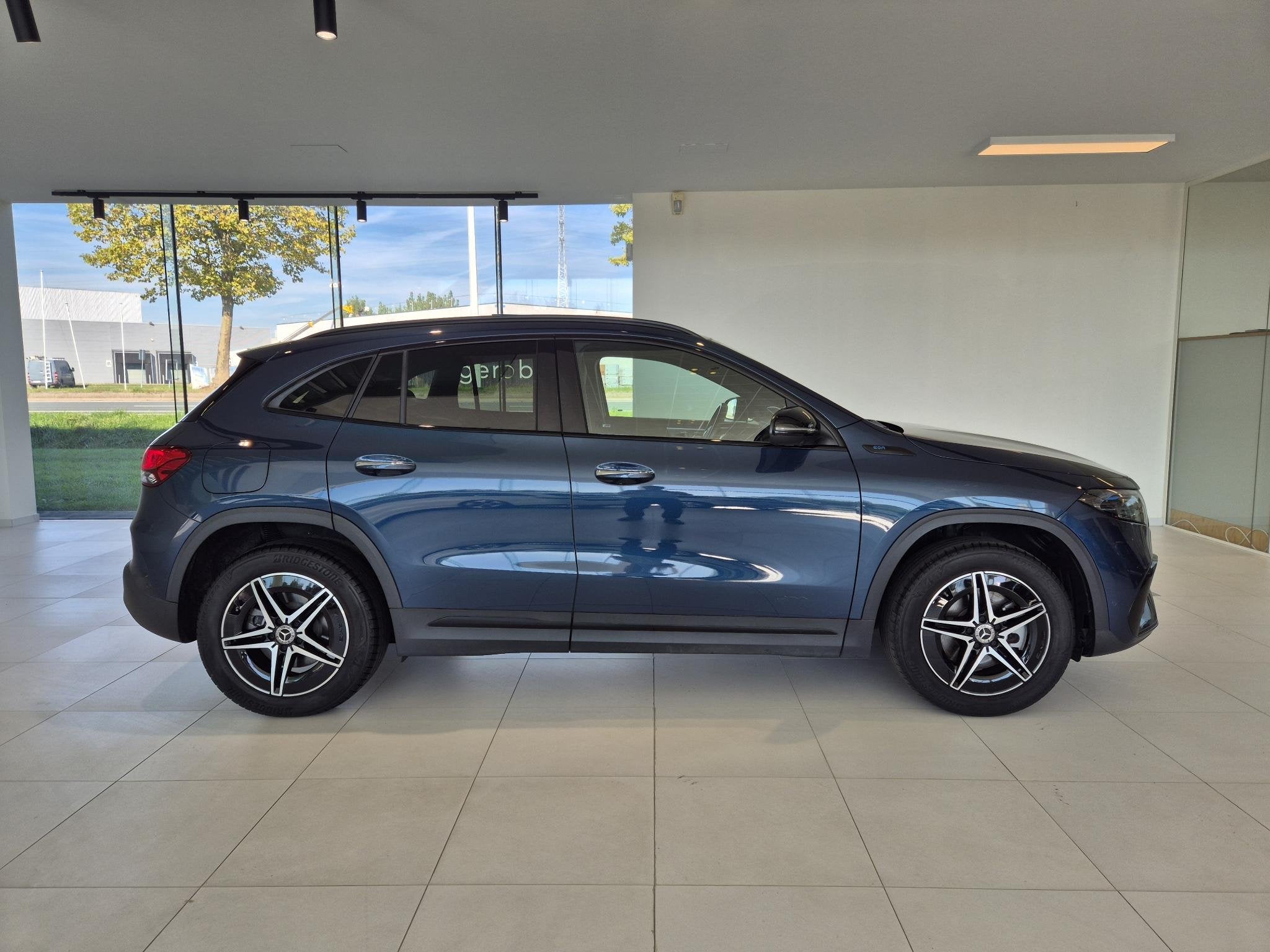 Mercedes-Benz EQA 250 AMG Line | Night Pack | Panoramisch Da, Dealer onderhouden, Stof, Gebruikt, Blauw