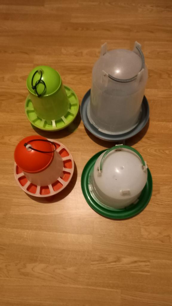 2kippenvoerbak 2drinkbakken op pootjes, Ophalen
