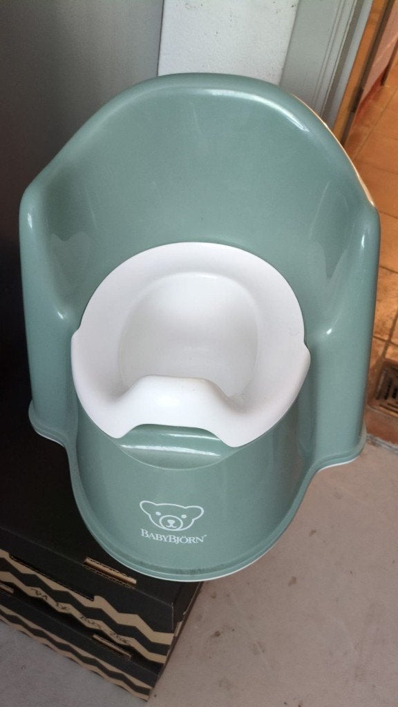 Petit pot baby bjorn, Enfants & Bébés, Enlèvement, Utilisé