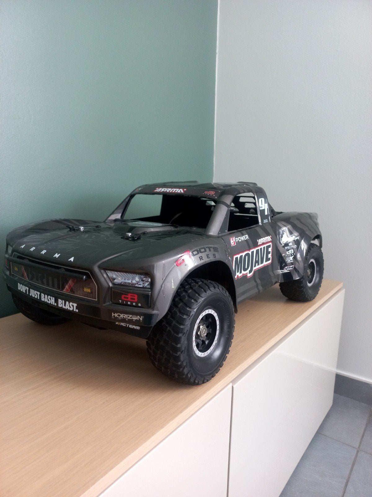 Arrma mojave 6s exb 1/7, Enlèvement ou Envoi, Échelle 1:8, Voiture off road, Comme neuf