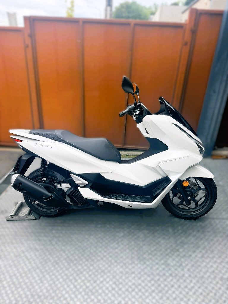 pcx 125cm³ abs 2025 1er proprio 2900km gar 2030, Motos, Scooter, Entreprise, Permis Moto A1 minimum, Neuf