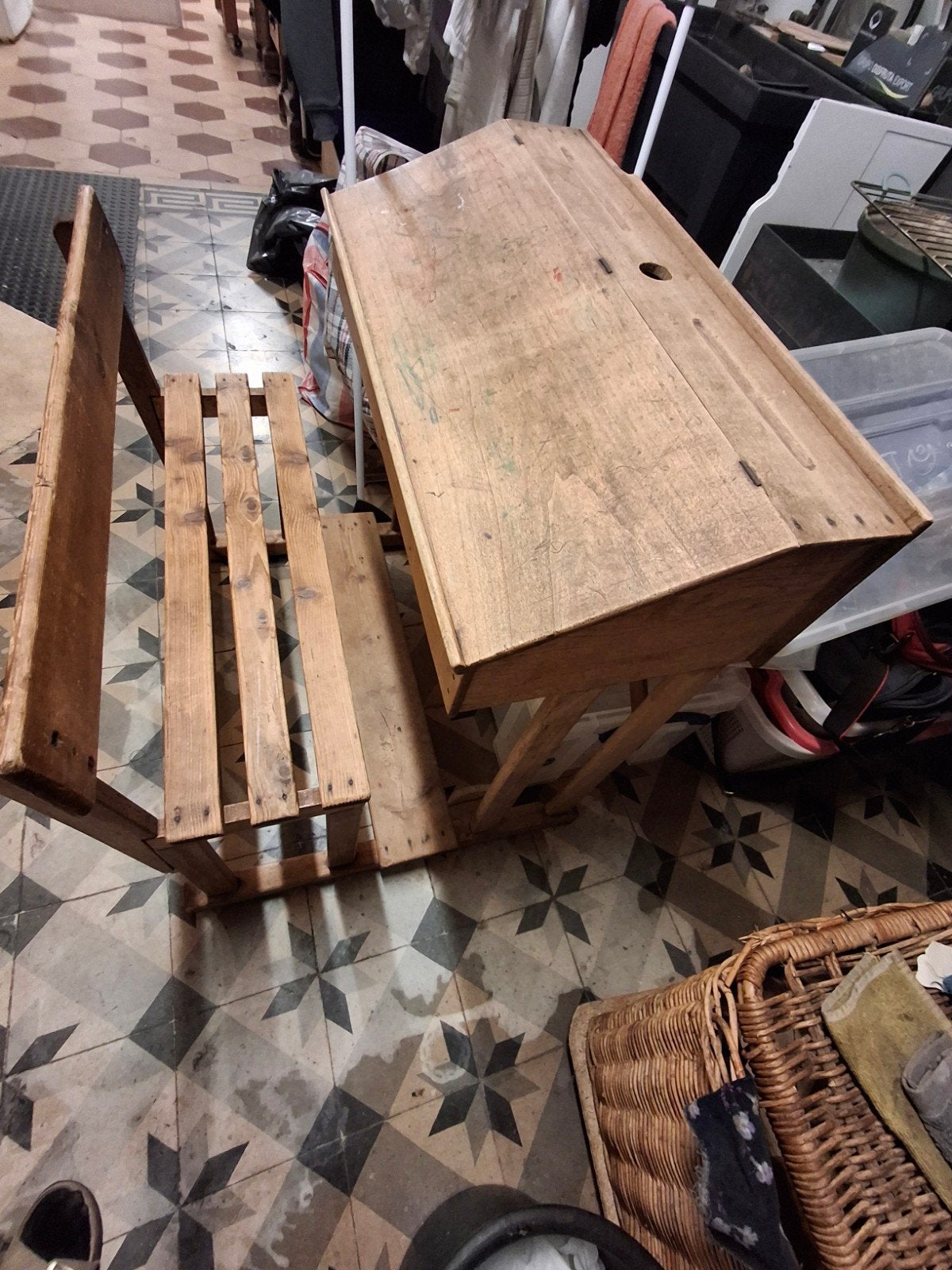 Ancien banc écolier L=77 cm P=70cm H=80cm Hauteur chaise 42c, Antiquités & Art, Enlèvement