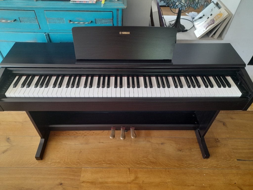 Piano Yamaha ARIUS YDP 144, Musique & Instruments, Enlèvement, Comme neuf, Autres couleurs, Piano