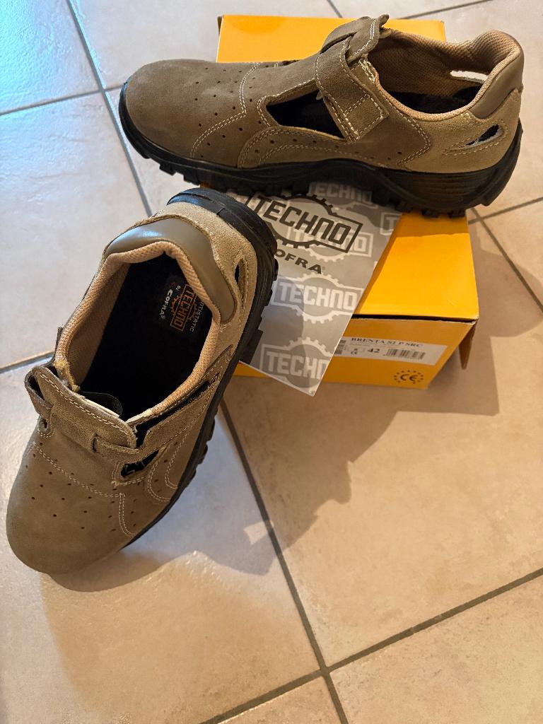 Cofra werkschoen Brenta S1 SRC maat 42 sandaal, Bruin, Nieuw, Ophalen of Verzenden, Werkschoenen