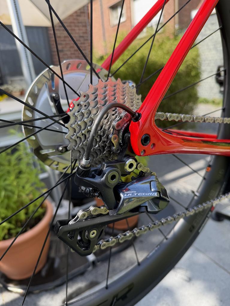 Trek Émonda SL6 Disc (2020) - Maat 54 - Radioactive Red, Fietsen en Brommers, Fietsen | Heren | Sportfietsen en Toerfietsen, Zo goed als nieuw