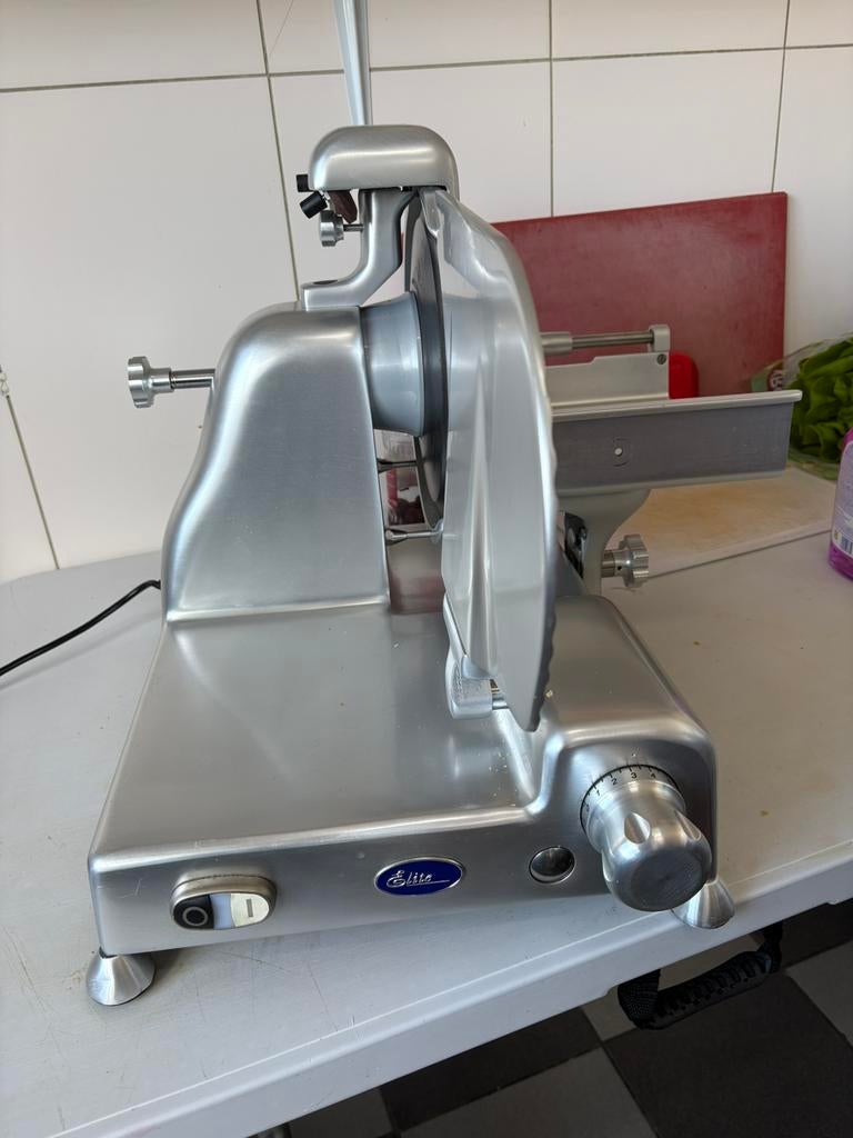 Vleessnijmachine, Ophalen