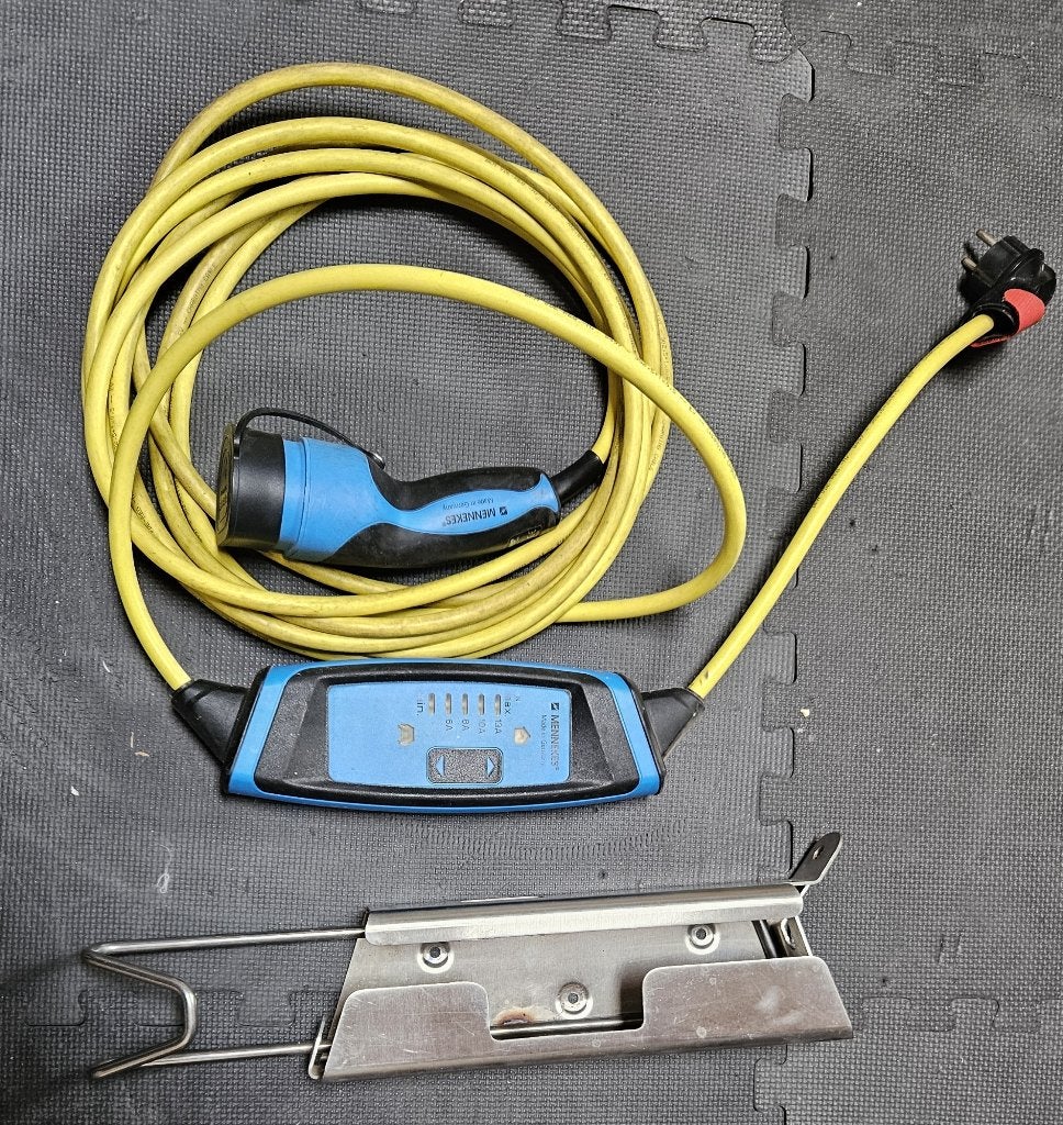 Chargeur portable Mennekes pour véhicule hybride/électrique, Enlèvement ou Envoi, Utilisé, Borne de recharge et Câble de charge