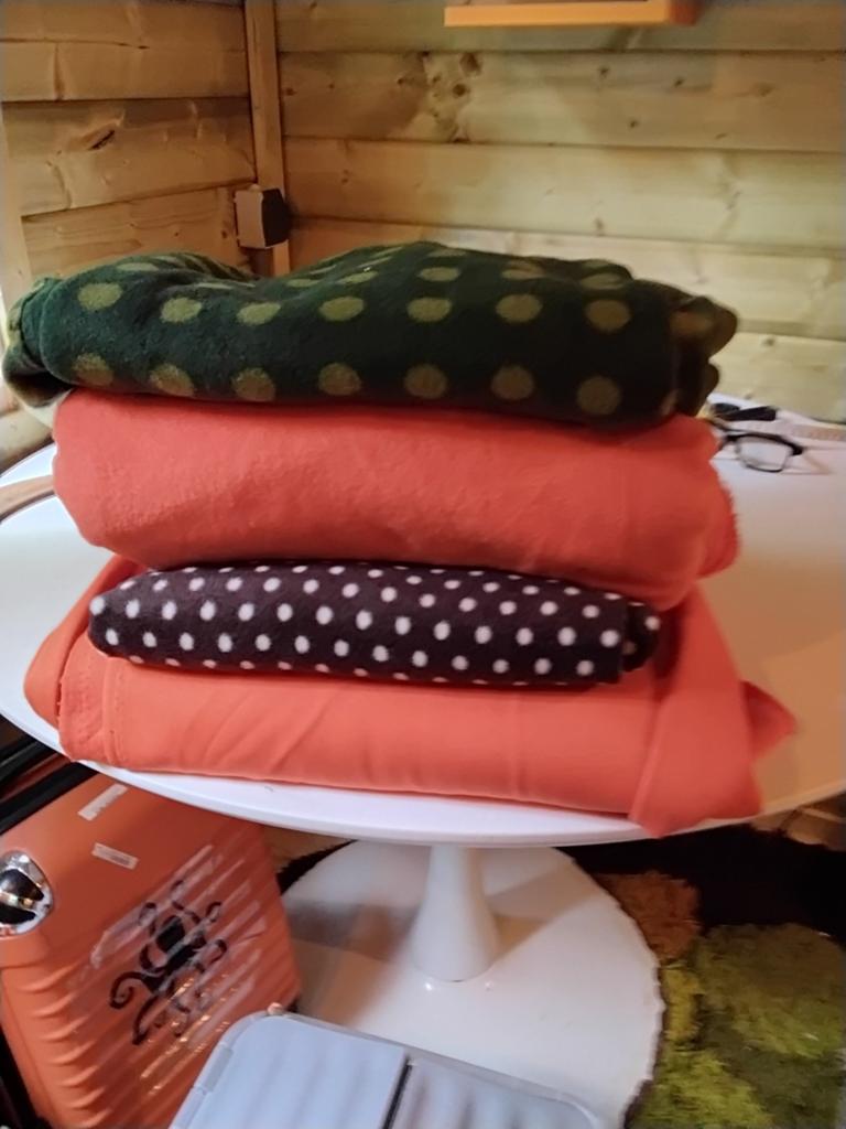 Lot stoffen, 3 verhuisdozen vol, allerlei, Hobby en Vrije tijd, Ophalen, Nieuw, Overige typen