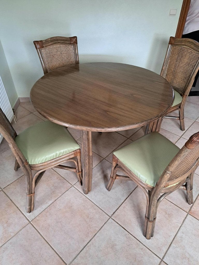 Keukentafel met stoelen, Ophalen