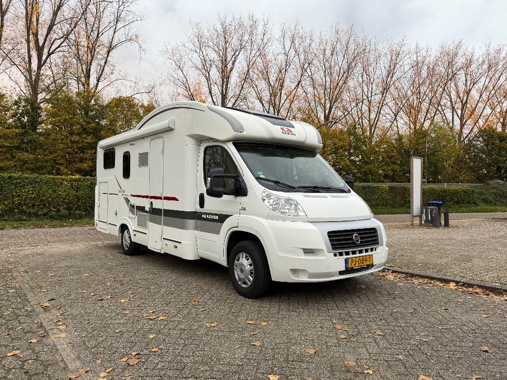 Adria Matrix Axess M 680 SL 2014 enkele bedden 5 persoons, Caravans en Kamperen, Ringverwarming, Fiat, 7 tot 8 meter, Bedrijf