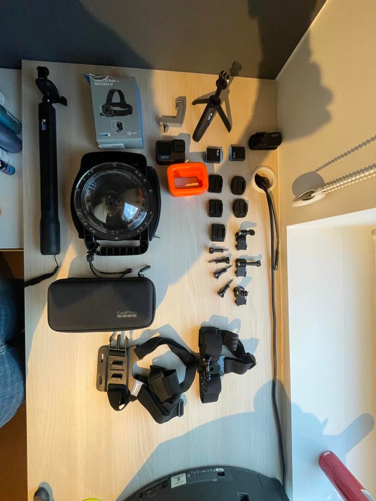 Gopro hero 10 black veel accessoires, Ophalen, Zo goed als nieuw, GoPro
