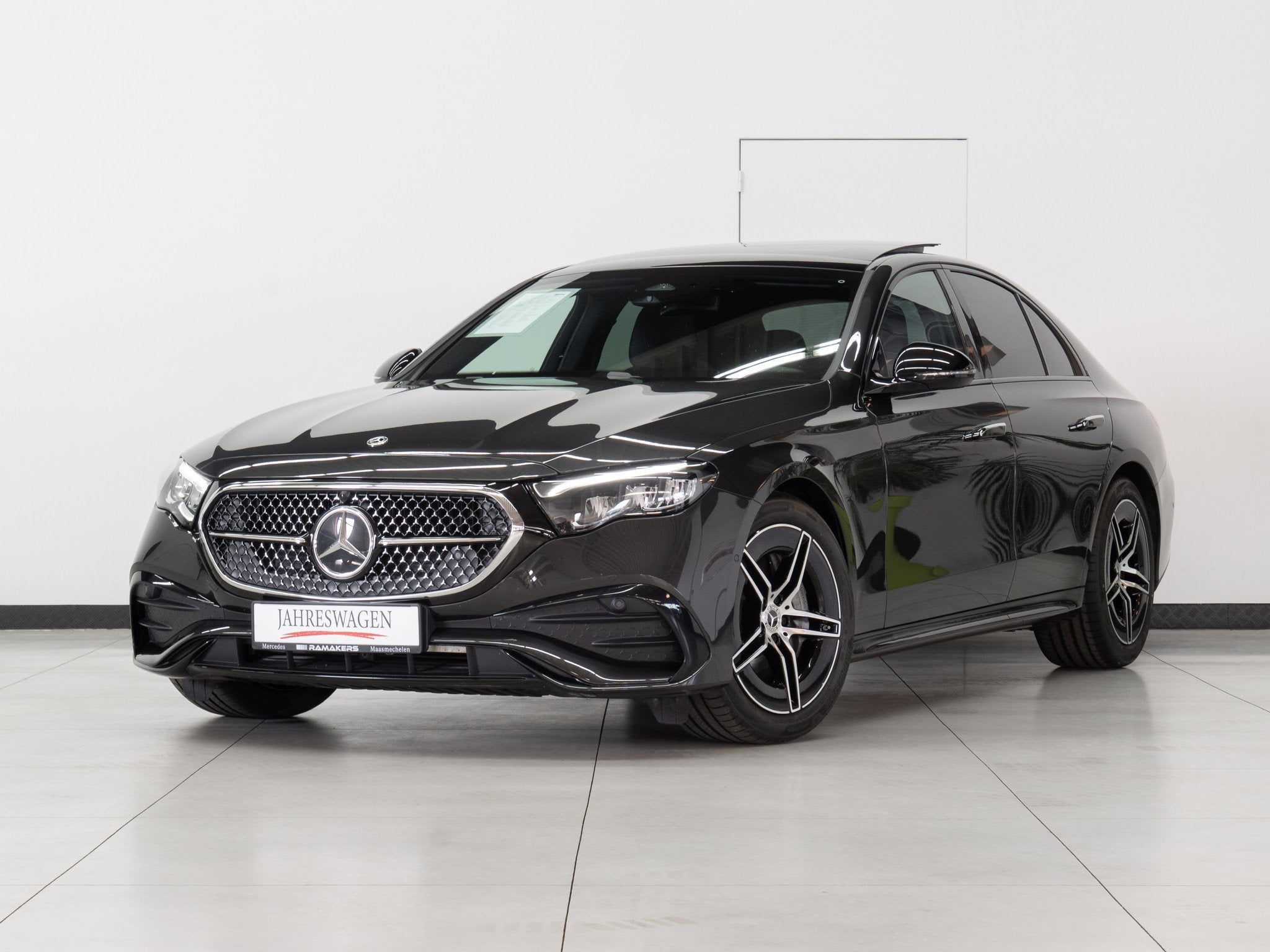 Mercedes-Benz E 220 d AMG Line Night PANORAMA Distronic KEYL, Auto's, Automaat, Gebruikt, Zwart, 4 cilinders