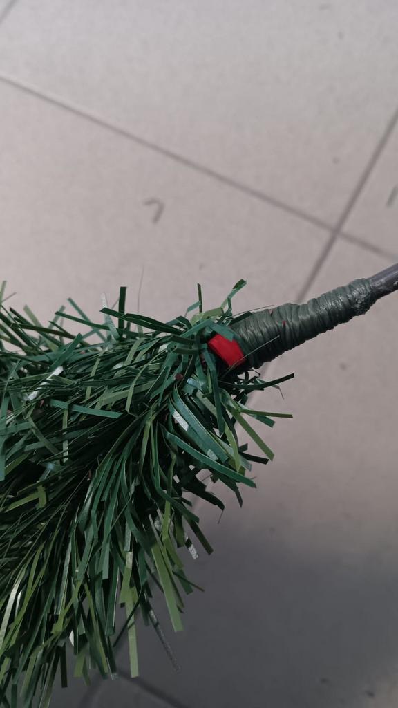 Kunstkerstboom : 220 - 230 cm in 3 delen : met voet ., Huis en Inrichting, Ophalen