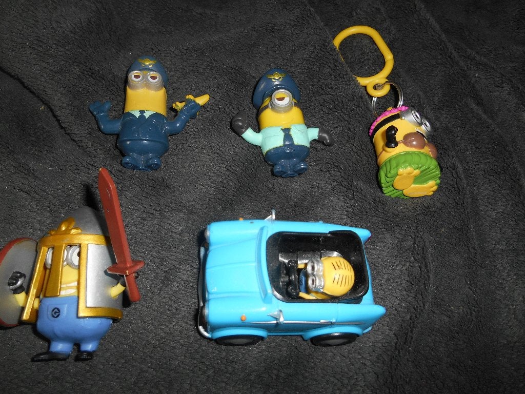 Voiture Minion Lansay + porte clé + 3 figurines, Collections, Enlèvement ou Envoi
