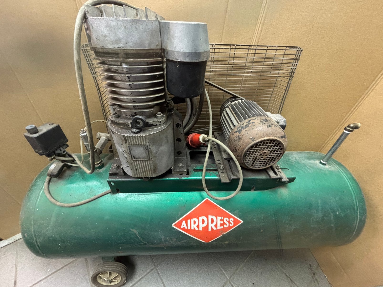 Luchtcompressor 300l 3 fase, 100 liter of meer, Ophalen, Gebruikt, 6 tot 10 bar