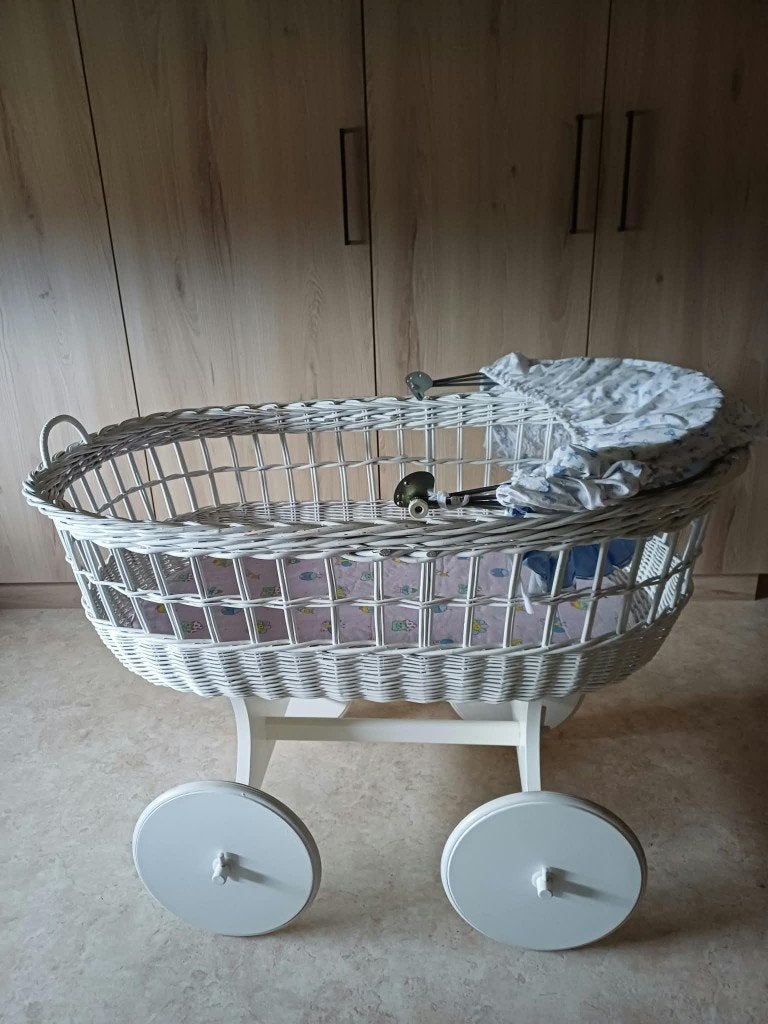Rieten babywieg met bekleding, Kinderen en Baby's, Babywiegjes en Ledikanten, Ophalen, Zo goed als nieuw, Wieg