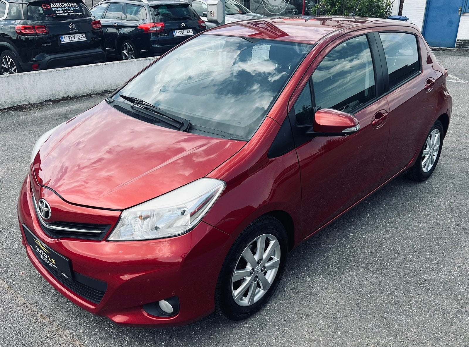 TOYOTA YARIS 1.3 VVT-i Lounge 2013 ESSENCE, Auto's, Toyota, Voorwielaandrijving, Euro 5, Zwart, 4 cilinders
