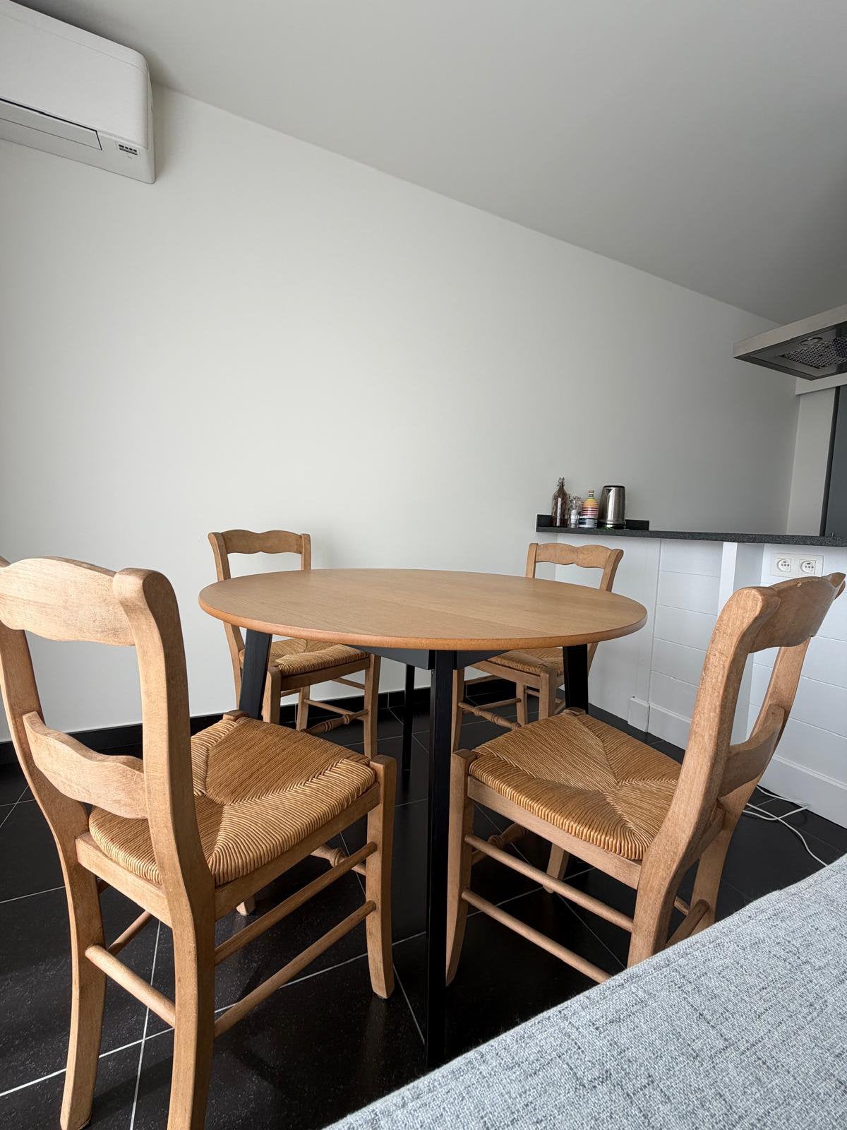 Ronde eettafel met 4 stoelen – stijlvol en in goede staat, Enlèvement, Comme neuf