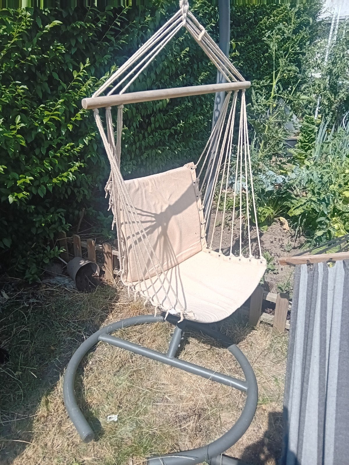 Fauteuil suspendu terrasse, Enlèvement