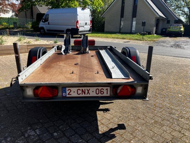 Motoraanhangwagen Humbaur voor twee motorfietsen, Ophalen