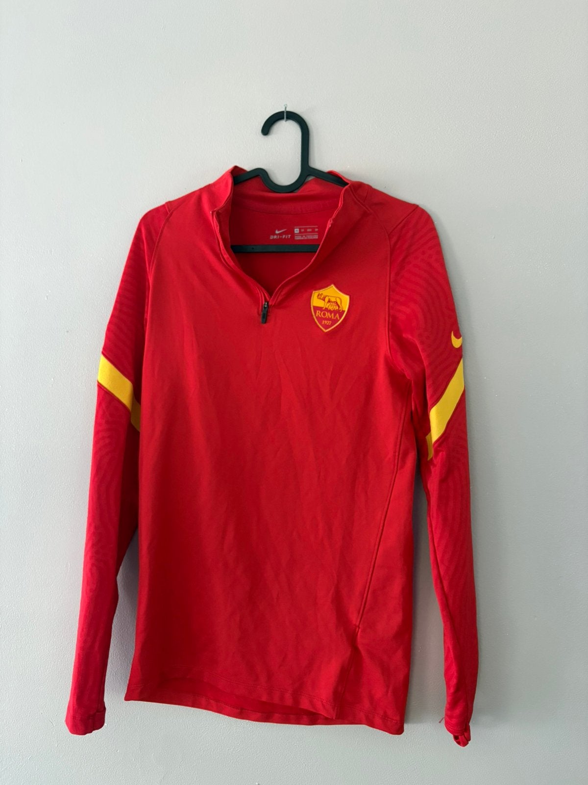 Nike voetbal trui, Kinderen en Baby's, Kinderkleding | Maat 128, Ophalen of Verzenden, Zo goed als nieuw