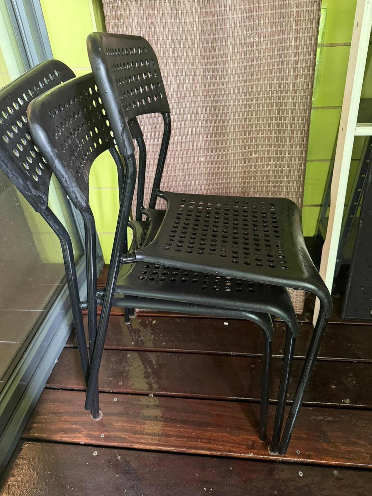 3 chaises noir et une blanche, Jardin & Terrasse, Enlèvement, Utilisé
