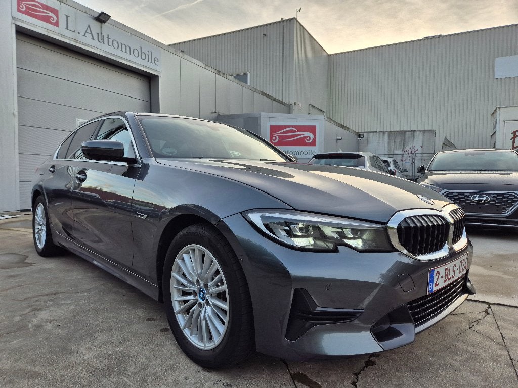 BMW 320 eA / SPORT LINE / PHEV HYBRID, Auto's, Automaat, Dealer onderhouden, 4 cilinders, Leder en Stof