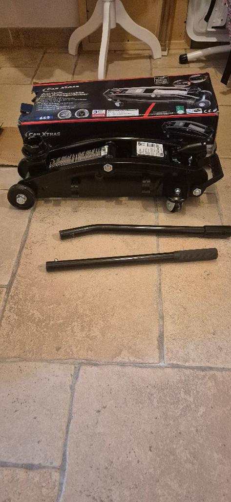 Cric hydraulique rouleur 2T – comme neuf