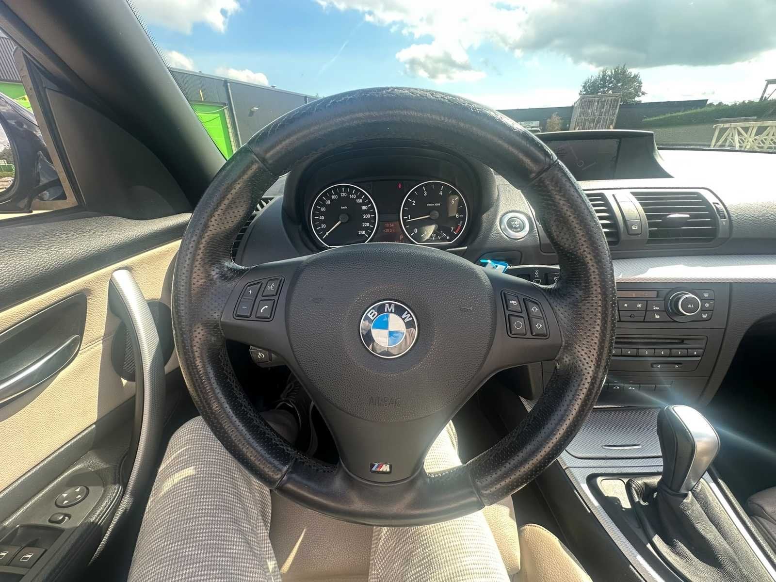 BMW - 2012 - 118I Cabrio - Personenauto, Auto's, BMW, Automaat, 1 Reeks, Gebruikt, Bedrijf