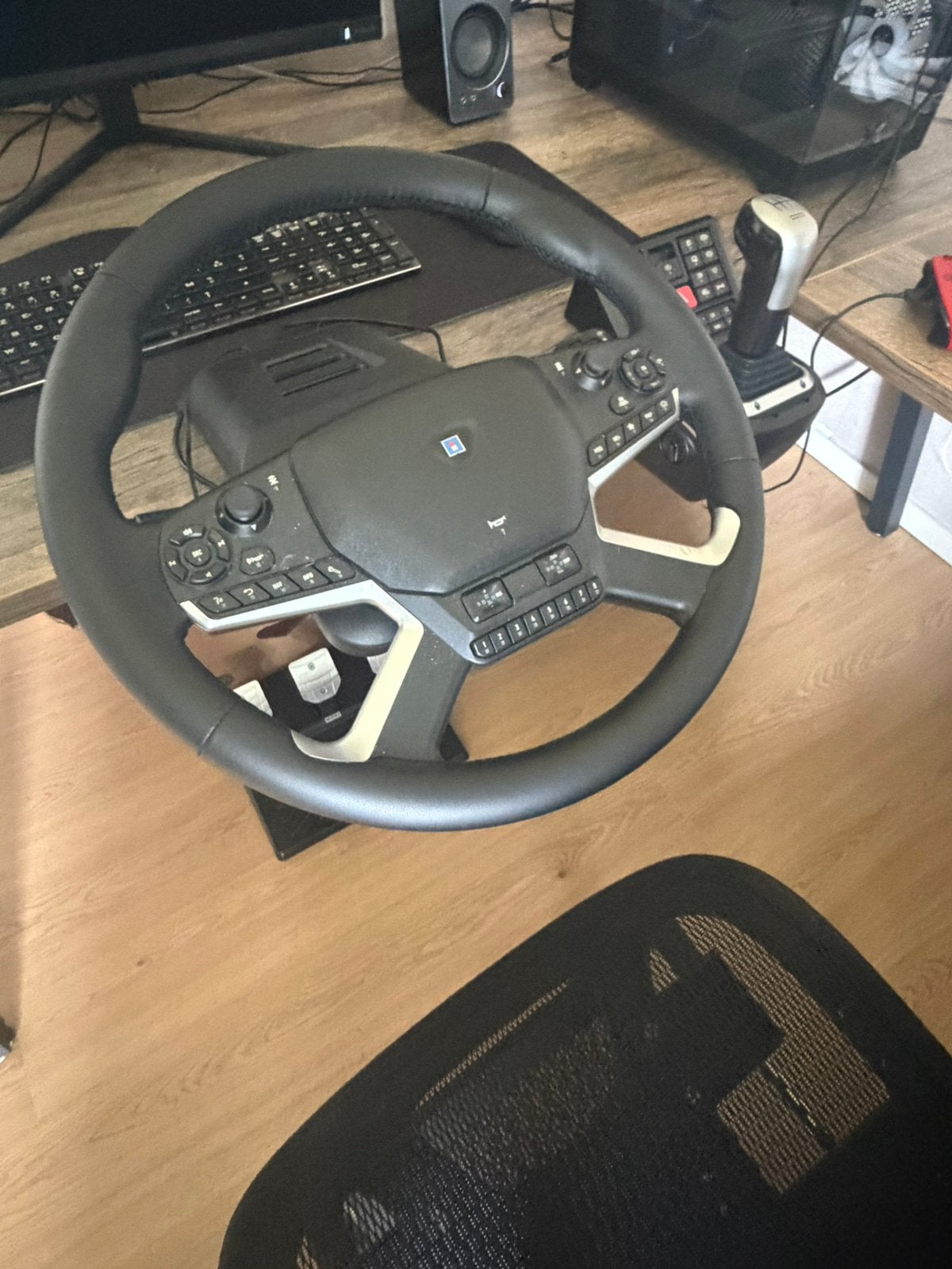 Bonjour je vends un volant euros truck Simulator 2, Games en Spelcomputers, Games | Pc, Ophalen