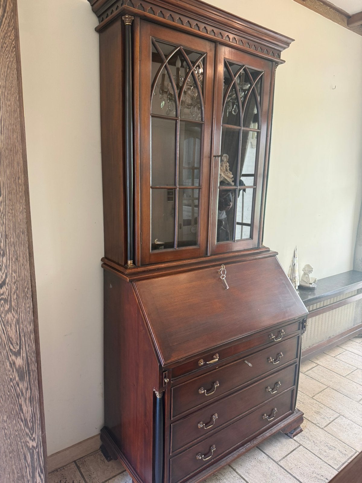 Vitrine kast / bureau, Huis en Inrichting, Ophalen, Zo goed als nieuw