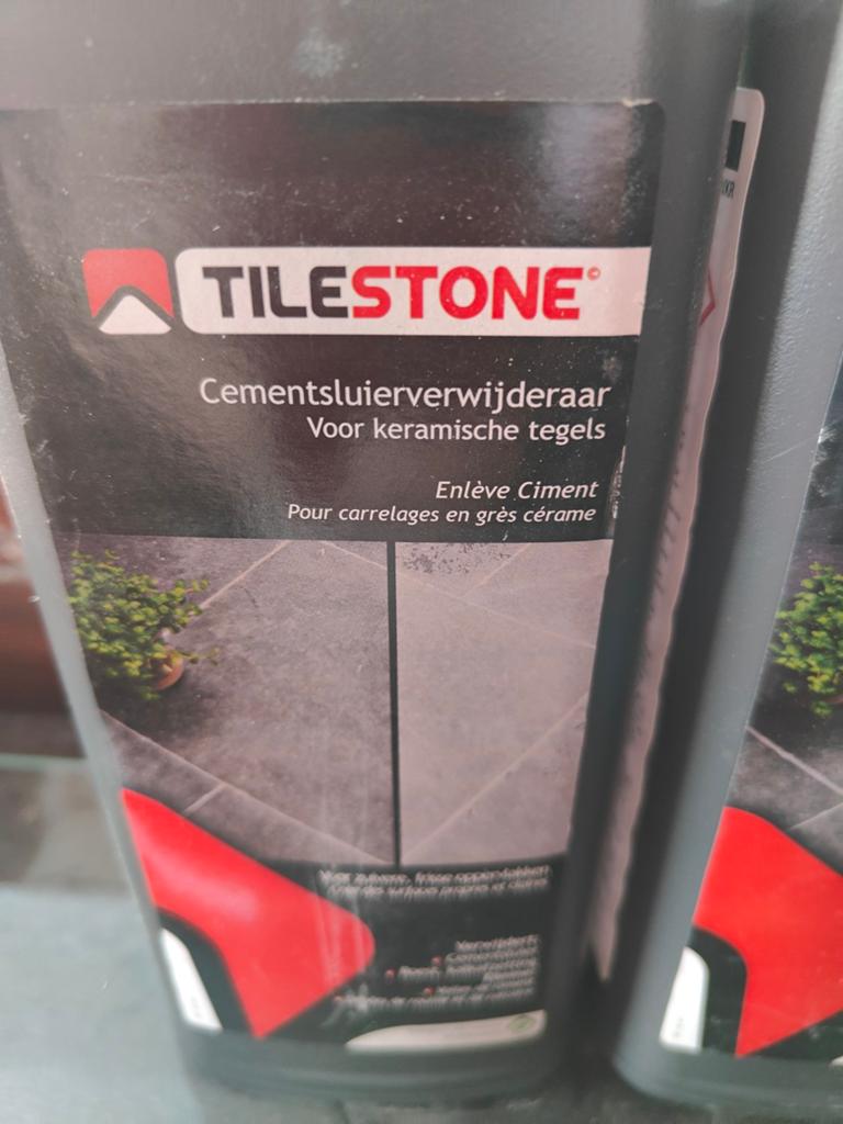 Tilestone cementsluierverwijderaar, Enlèvement
