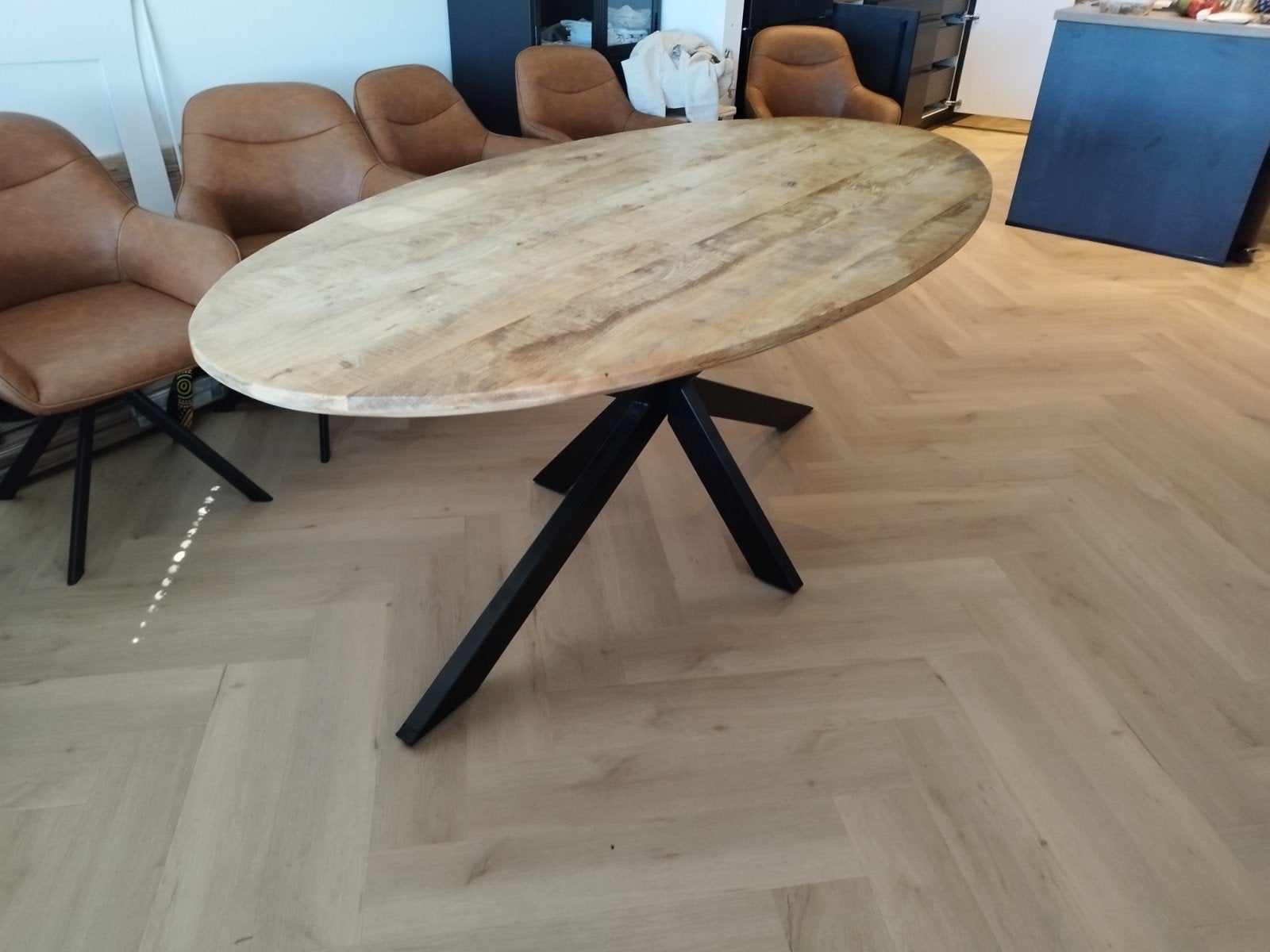 mango houten ovale eettafel 200x101cm, Huis en Inrichting, Ophalen, Gebruikt, 100 tot 150 cm, 200 cm of meer