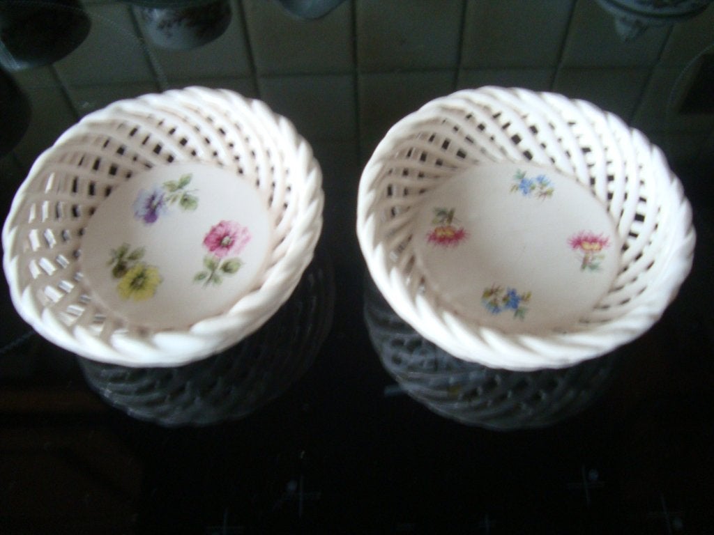 2 porseleinen schaaltjes., Ophalen