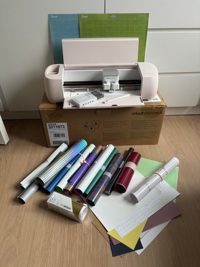 Cricut Explore 4 + heel wat extra’s, Hobby en Vrije tijd, Ophalen, Cricut