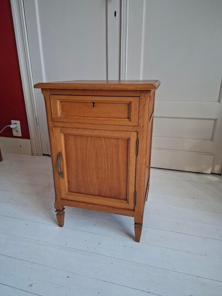 Table de nuit / chevet, Ophalen