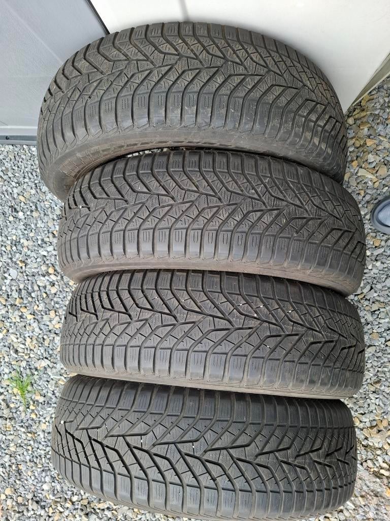 4 pneus hiver 215/65 R17, Autos : Pièces & Accessoires, Pneus & Jantes, Pneu(s), Pneus hiver, Enlèvement