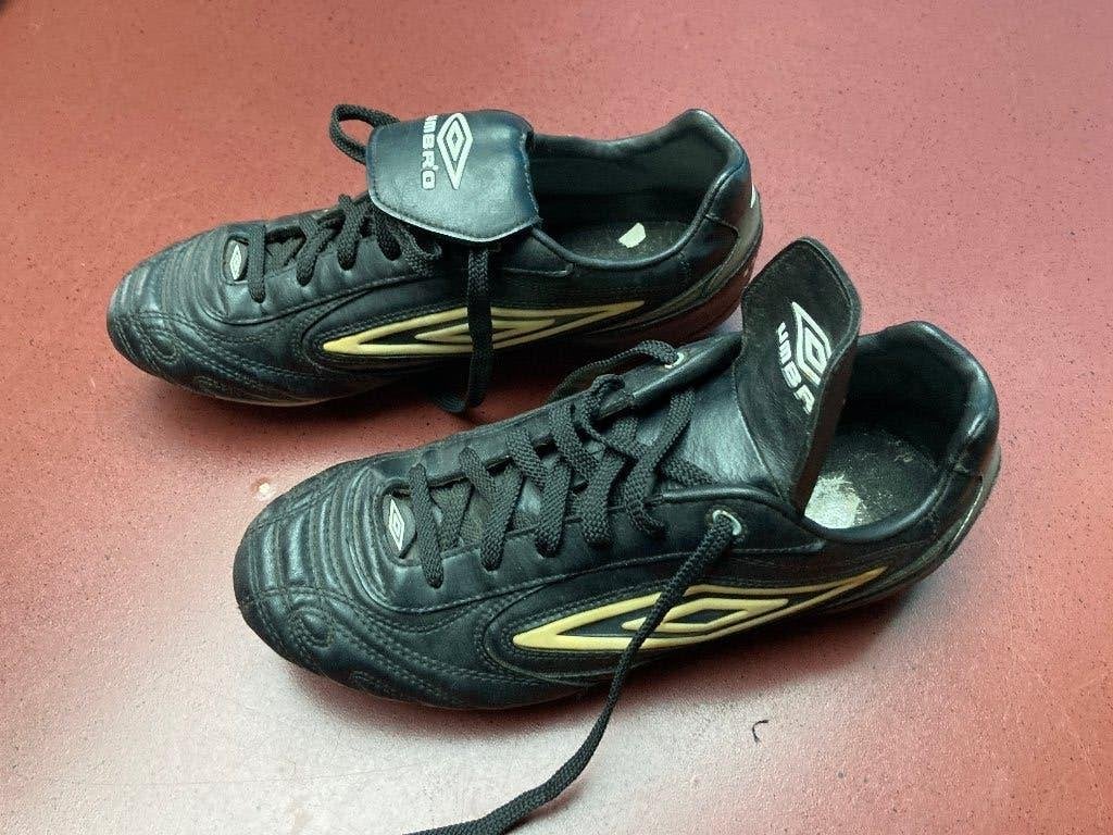 Voetbalschoenen Umbro maat 45 (10,5), Sport en Fitness, Ophalen, Gebruikt, Schoenen